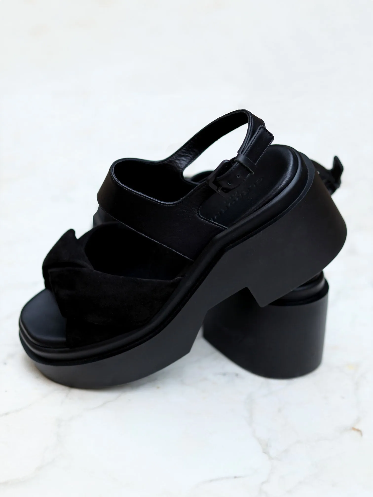 NOVIA, suede black || OUTLET