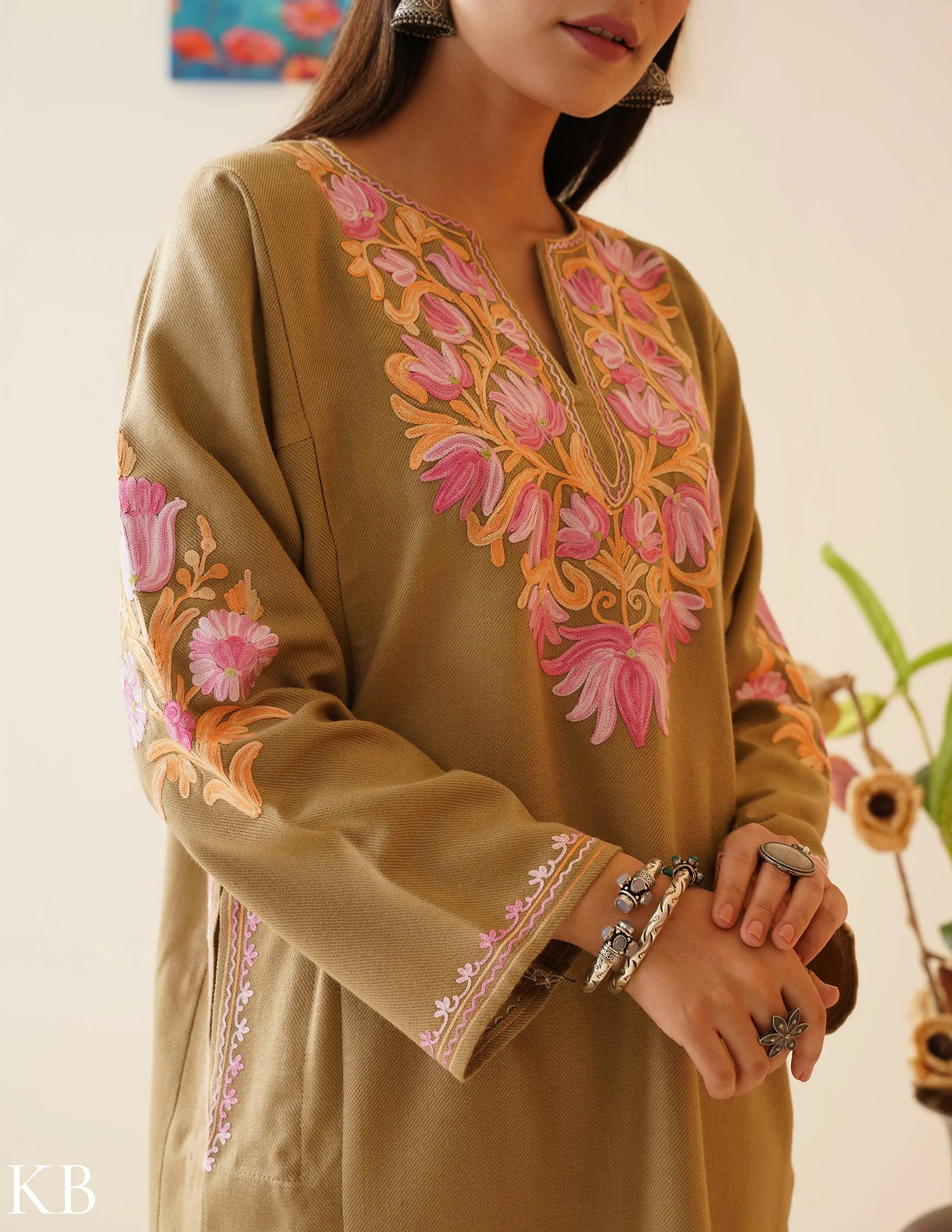 Rang-e-Khizan Lotus Graced Aari Brown Phiran